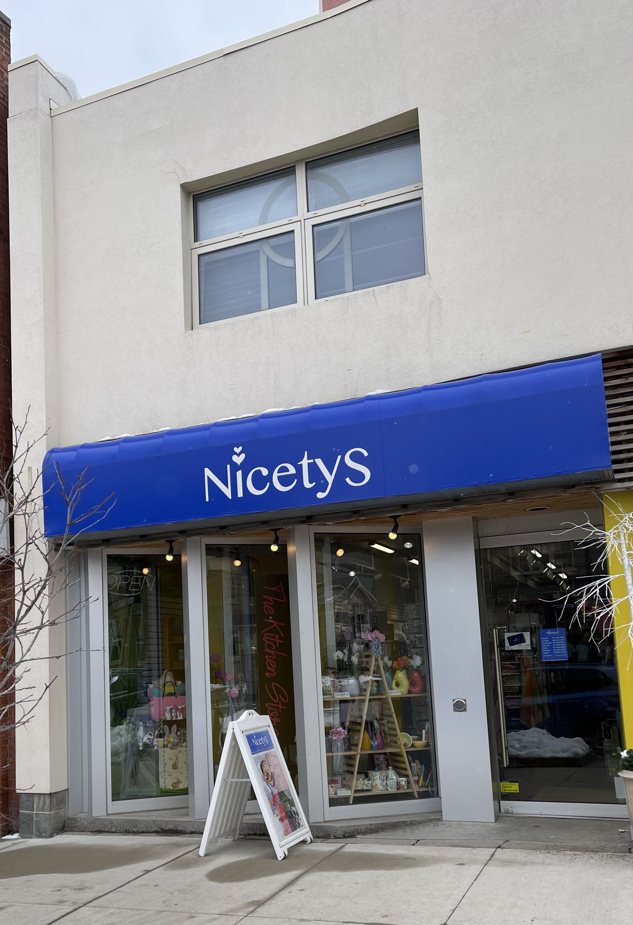 NicetyS in Downtown Oakville | Geoff Godard